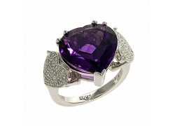 紫色钻石戒指摄影