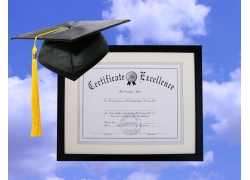 博士帽与毕业证书