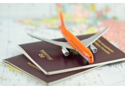 出国签证与飞机模型