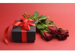 礼品盒和玫瑰花